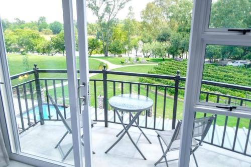 Parys Apartment | Pont de Val Riverside accommodation