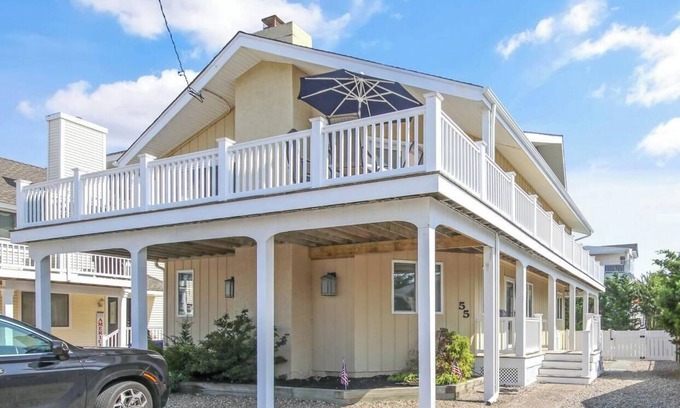 Avalon House | POOL & 3 HOUSES FROM THE BEACH!