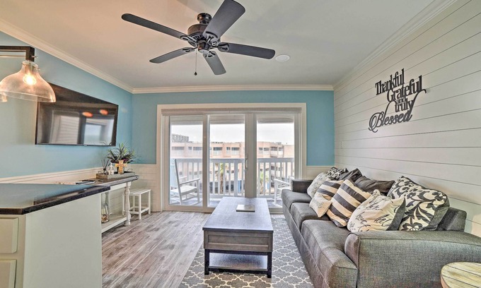 North Beach Condo | Pool & Direct Beach Access: Corpus Christi Escape
