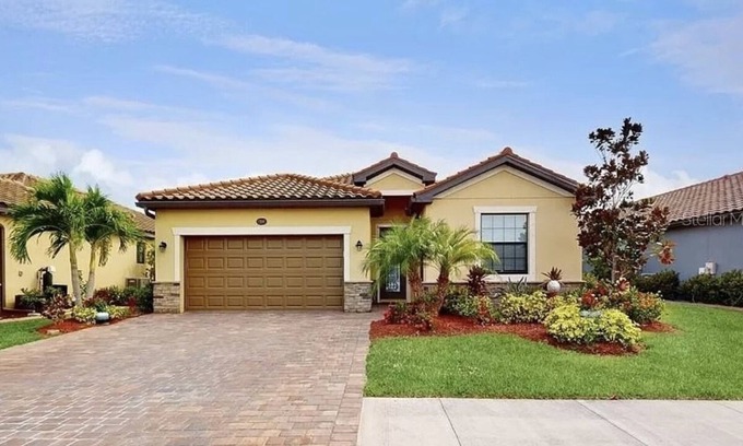 Venice House | Pool home with hot tub,Dog friendly, club house, weight room, and more