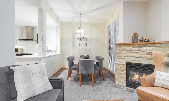 Village North Condo | Pool & hot tub | Free parking | Excellent location