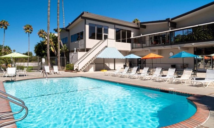San Clemente Resort | Pool-Hot tub-Tennis-free WiFi-miniature golf, restaurant, bar, Gym-AC-Game room