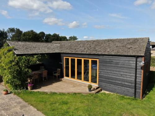 Brackley Apartment | Pool House, farm stay