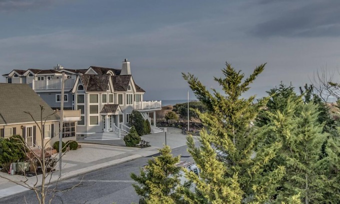 Avalon House | POOL! OCEAN VIEWS! Sliders to a private deck with a view of the ocean. - 5 BED/3 BATH HOME