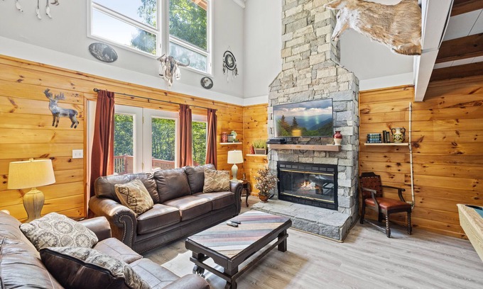 Gatlinburg - Pigeon Forge Cabin | Pool Open for Summer! 2BR/2.5BA - Private Hot Tub! Tennis Courts!