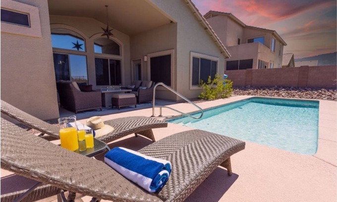 Vail House | Pool| Outdoor fire table |Pet Friendly| Amazing sunsets !| Vail AZ