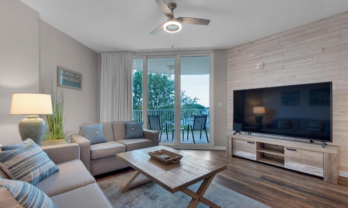 Fort Walton Beach - Destin Apartment | Pool Paradise with 75" TV in The Palms of Destin