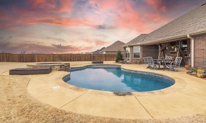 Whitesboro House | Pool/Spa Home In Horse Country