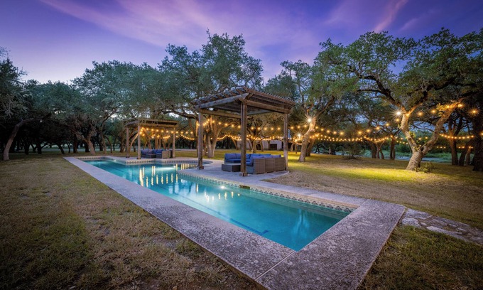 Hays County House | Pool, Tennis & Pickleball Ultimate Hill Country Retreat| Creek| Sleeps 10