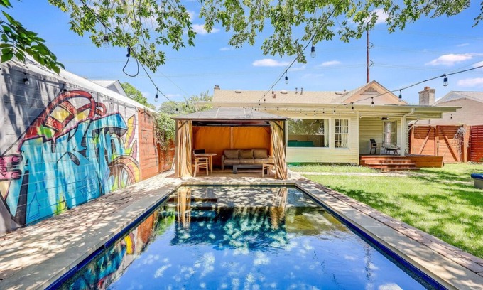 Hancock Apartment | Pool & Vibes, Relaxing and Fun!