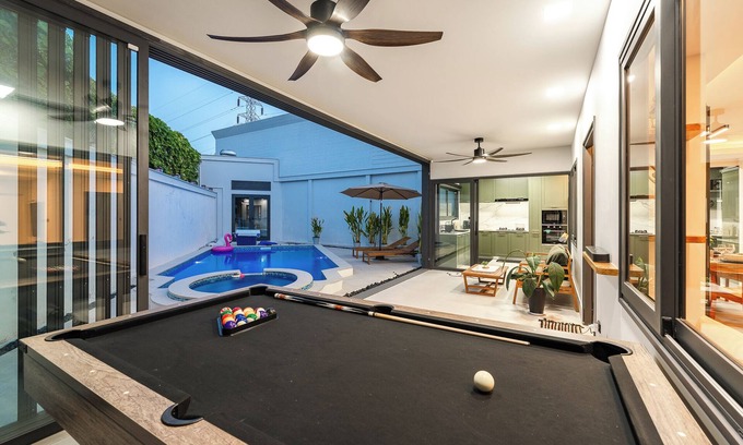 Ko Kaeo Villa | Pool Villa Bathtub Pool Table V215