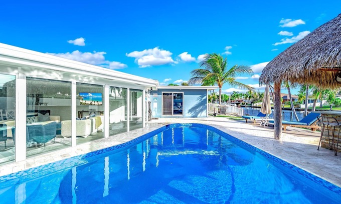 Garden Isles House | Pool & Waterfront! Tiki Hut+Close To Beach!