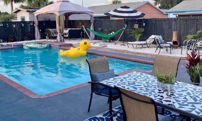 Brandon House | PoolHouse@CabanaClub907, Sleeps 9/fur babies welcomed