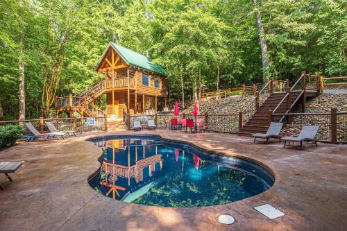 Gatlinburg - Pigeon Forge House | Poolin Around by American Patriot Getaways