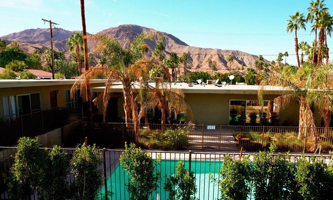 Palm Desert Condo | POOLSIDE, ABOVE THE PASEO, PALM DESERT /MONTH OR LONGER RENTALS
