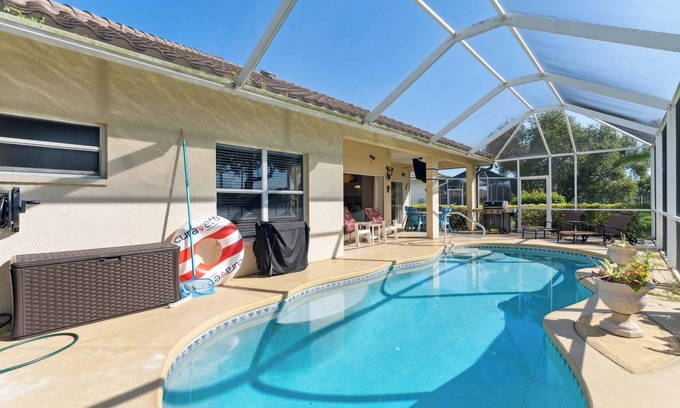 Falcons Glen House | Poolside Bliss and a Family-Friendly Oasis