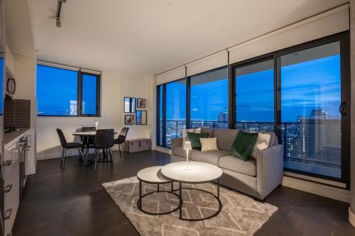 Connaught House | Poolside Bliss In the Heart of Downtown! 22 FL w Tower Views! FREE Banff Pass, Gym, Wine, Parking, Summer Outdoor Pool!