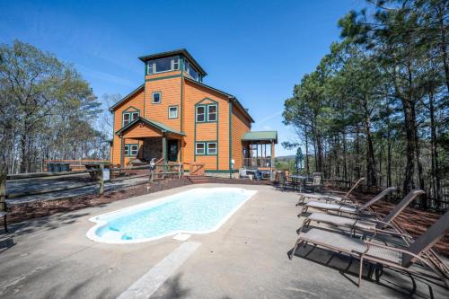 Ellijay House | Poolside Mountain Retreat