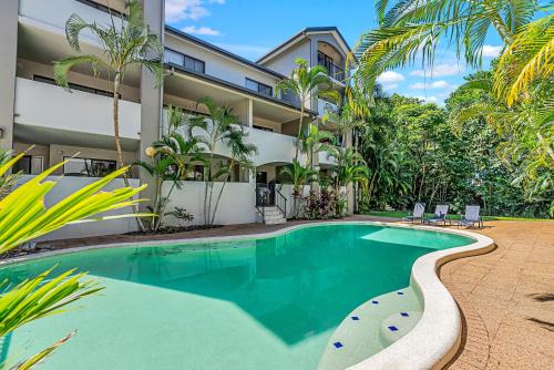 Parramatta Park Apartment | Poolside on Martyn - Relax by the Resort Pool