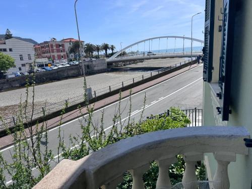 Riva Trigoso Villa | Popii al mare Appartamento in villa storica fronte mare con wifi e aria condizionata, arredamenti di pregio e giardino parcheggio a pagamento su richiesta