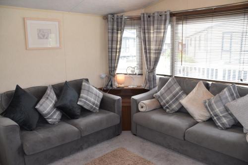 Tiddington House | Poppy Lodge 45 Avon Park