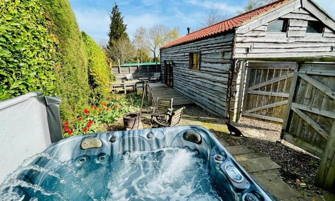 Richmond House | Poppy Lodge - One Bedroom House, Sleeps 2