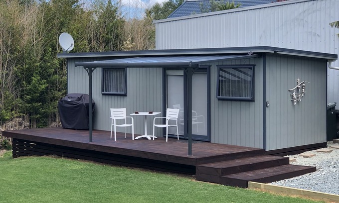 Whangarei Heads Cabin | Popular Urquharts Bay - NEW beach cabin set in large private garden