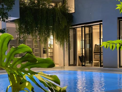 Wua Lai Hotel | POR Daowadung