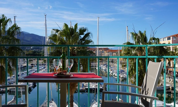 Plage d'Argeles Apartment | Port Argeles: Ideally located – Magnificent view on the Port and the Mountain
