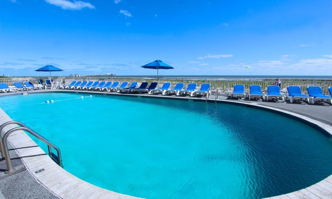 North End Resort | Port-O-Call Hotel