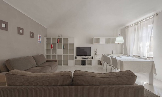 Historic Centre Apartment | Porta Nuova AptX6 with balcony