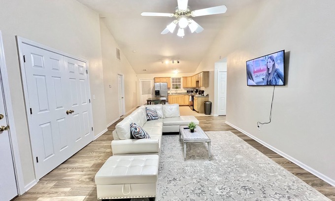 Valley Falls House | Portifino 3Br King suite in Boiling Springs