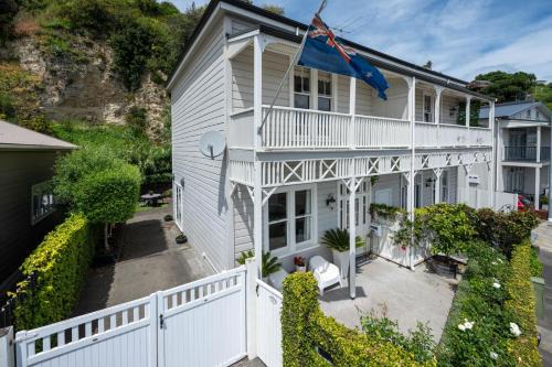 Bluff Hill House | Ports Keep - Napier Holiday Home
