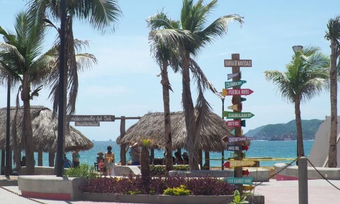 Barra de Navidad Hotel | Posada Casa Chiros