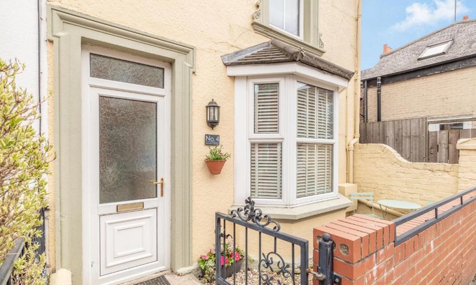 Bridlington House | Postman's Cottage