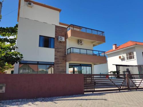 Pinheira House | Pousada Nova Trilha