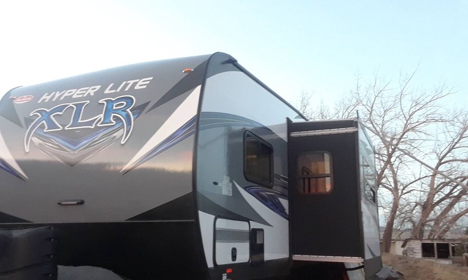 Poway Resort | Poway Pad Toyhauler Stationary or for Road Trips