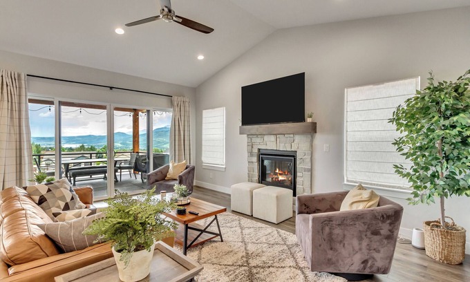 Wolf Creek House | "Powder & Pine" NEW Mountain and Lake View Home in Eden, Utah