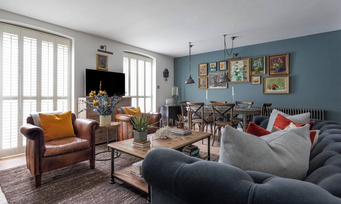 Colville Apartment | Powis Square II by onefinestay