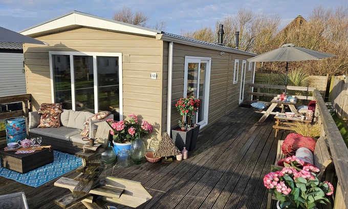 Petten Ski Chalet | Prachtig ruim chalet aan de Noordhollandse kust compleet voor 5 personen.