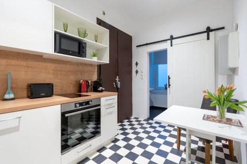 Weißgerber Apartment | Practical 1BR Flat by Center by HM