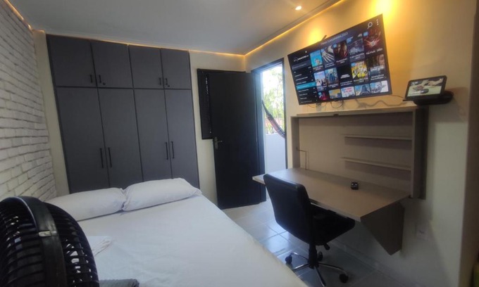Jardim Oceania House | Praia do Bessa, Caribessa - Quarto Privativo - Conforto, Paz e Sossego, excelente para descansar, trabalhar ou estudar