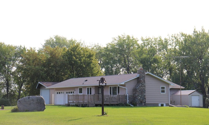 Devils Lake House | Prairie Pines Lodge.15 private acres.near Devils Lake