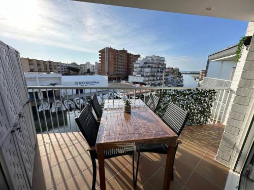 Santa Margarida Apartment | Precioso apartamento con vistas canal cerca playa AV-62
