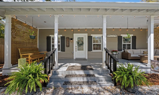 Mobile Cottage | Precious 1-bedroom Cottage in Midtown Mobile Recently renovated with fenced yard