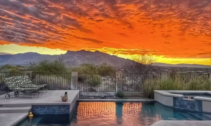 The Bluffs House | Premier Hikers, bikers paradise-Breathtaking view home with pool, spa & more