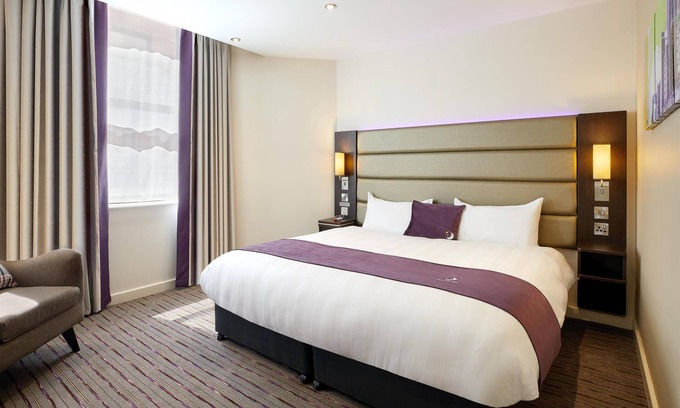 Manchester Hotel | Premier Inn Manchester - Heaton Park