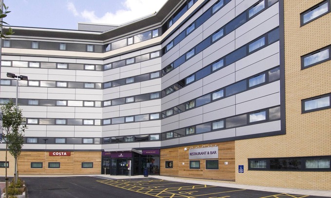 Broadheath Hotel | Premier Inn Manchester Airport - M56/J6 Runger Lane North