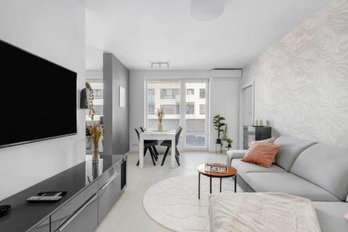 Nivy Apartment | Premium Apartment with Balcony and Parking