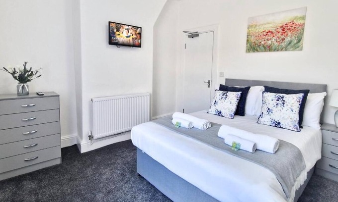 Burnley Apartment | Premium Double room with Shared Bathroom Room 1